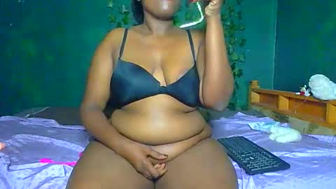 Snapshot of sollybunny chatting on May 19, 3:24 am Solly bunny online show from May 19, 3:24 am