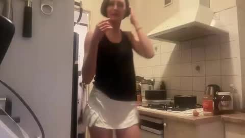 Snapshot of sombre_sdelices chatting on February 20, 5:24 pm Tayla online show from February 20, 5:24 pm