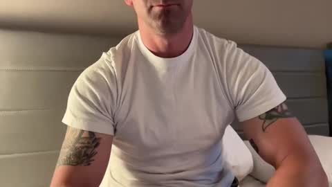 Snapshot of some_guy00 chatting on April 14, 12:16 am Some guy00 online show from April 14, 12:16 am