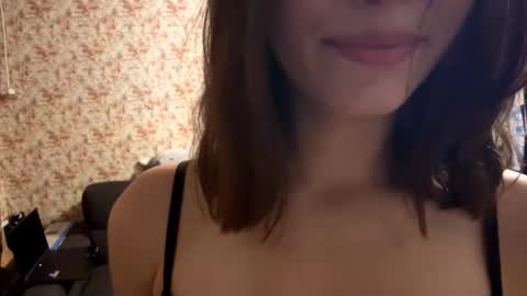 Snapshot of somerfrieler chatting on September 29, 4:34 pm Hello My name is Jane  im new model here and little but shy but curious. online show from September 29, 4:34 pm