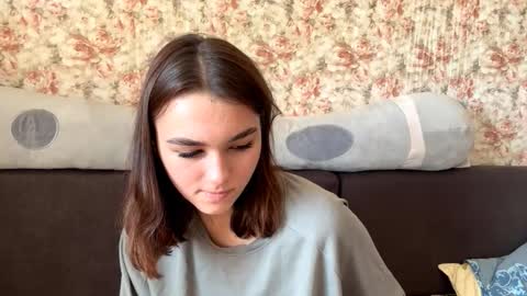 Snapshot of somerfrieler chatting on October 15, 8:25 am Hello My name is Jane  im new model here and little but shy but curious. online show from October 15, 8:25 am