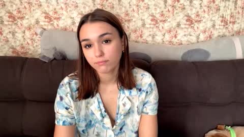 Snapshot of somerfrieler chatting on October 24, 10:11 am Hello My name is Jane  im new model here and little but shy but curious. online show from October 24, 10:11 am
