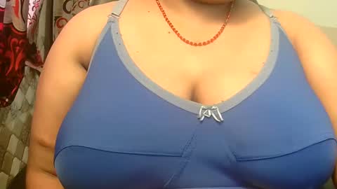 Snapshot of soni88888 chatting on February 16, 5:26 am soni88888 online show from February 16, 5:26 am