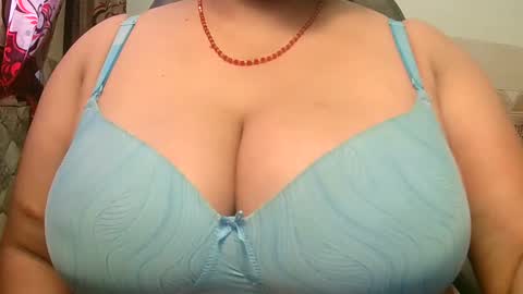 Snapshot of soni88888 chatting on February 19, 7:17 am soni88888 online show from February 19, 7:17 am