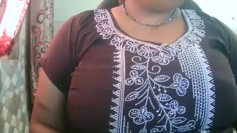 Snapshot of soni88888 chatting on February 23, 6:17 am soni88888 online show from February 23, 6:17 am