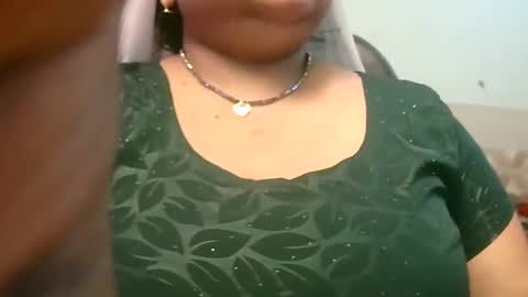 Snapshot of soni88888 chatting on March 12, 5:35 am soni88888 online show from March 12, 5:35 am