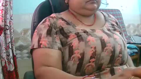 Snapshot of soni88888 chatting on April 21, 2:04 am soni88888 online show from April 21, 2:04 am