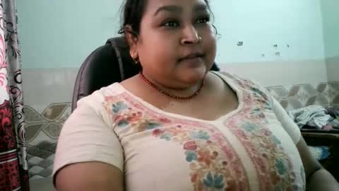 Snapshot of soni88888 chatting on May 5, 3:14 am soni88888 online show from May 5, 3:14 am