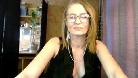 Snapshot of soniadance chatting on March 20, 2:44 pm Sonia online show from March 20, 2:44 pm