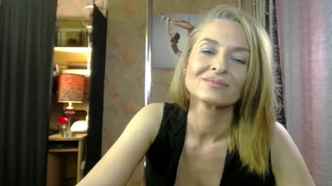 Snapshot of soniadance chatting on April 28, 2:11 pm Sonia online show from April 28, 2:11 pm