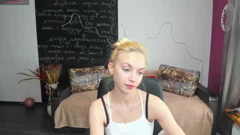 Snapshot of sonnysofia chatting on May 29, 5:49 am Sonya online show from May 29, 5:49 am