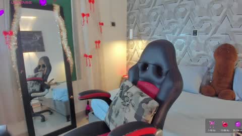 sophie online show from May 2, 3:33 am