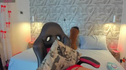 sophie online show from May 28, 9:34 pm