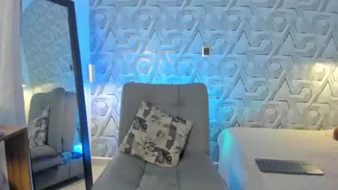 Snapshot of sophi_01 chatting on July 1, 12:18 pm sophie online show from July 1, 12:18 pm