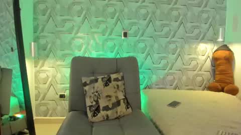 Snapshot of sophi_01 chatting on July 8, 12:31 pm sophie online show from July 8, 12:31 pm