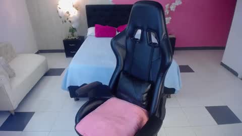 Snapshot of sophia_brunette21 chatting on September 18, 11:45 am sophia_brunette21 online show from September 18, 11:45 am