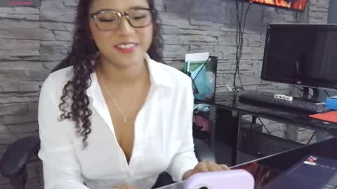 sophia_brunette21 online show from March 14, 12:21 pm