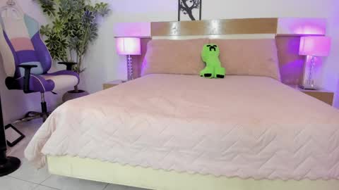 sophia_duarte_ online show from April 22, 12:07 pm