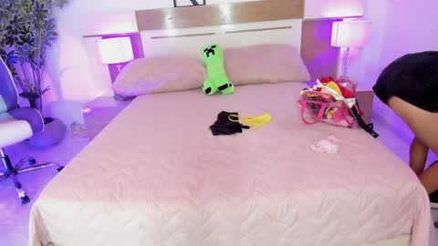 sophia_duarte_ online show from May 11, 11:38 am