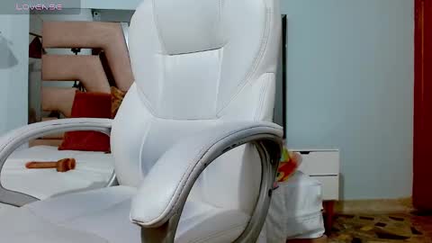 Snapshot of sophia_hadid chatting on January 25, 9:14 pm Sophia online show from January 25, 9:14 pm