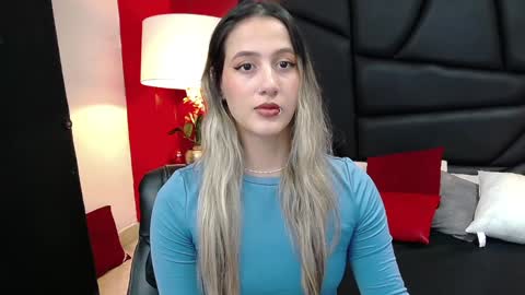 Snapshot of sophia_loreenn chatting on December 27, 3:59 pm Sofia online show from December 27, 3:59 pm