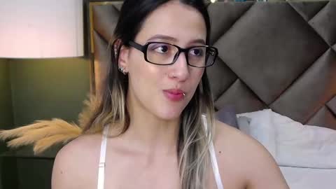Snapshot of sophia_loreenn chatting on February 24, 2:48 pm Sofia online show from February 24, 2:48 pm