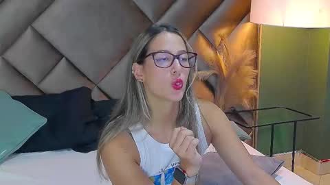 Snapshot of sophia_loreenn chatting on September 14, 3:11 pm Sofia online show from September 14, 3:11 pm