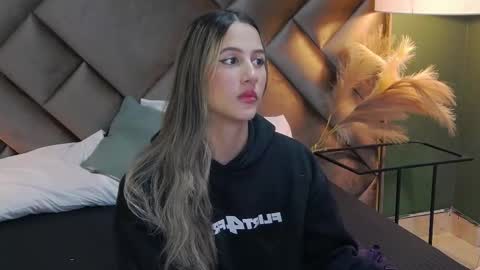 Snapshot of sophia_loreenn chatting on October 12, 1:54 pm Sofia online show from October 12, 1:54 pm