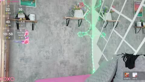 Snapshot of sophia_xoxo1 chatting on May 1, 12:10 pm Sophie online show from May 1, 12:10 pm