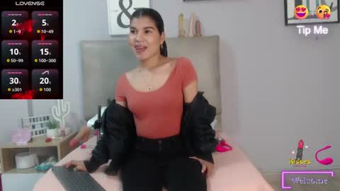 Snapshot of sophiabedford chatting on June 25, 3:49 pm Sophia Bedford online show from June 25, 3:49 pm