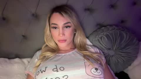 sophiagrcc online show from November 24, 6:02 am