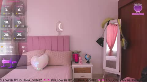 Snapshot of sophiaparker_ chatting on February 6, 2:26 pm online show from February 6, 2:26 pm