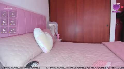 Snapshot of sophiaparker_ chatting on September 26, 11:25 am online show from September 26, 11:25 am