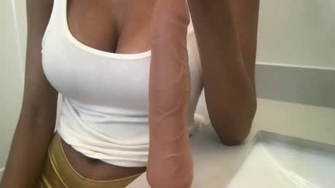 Snapshot of sophiaraexx chatting on May 14, 1:18 pm Sophia online show from May 14, 1:18 pm