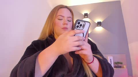 Snapshot of sophiarossee chatting on January 28, 6:17 pm Sofi online show from January 28, 6:17 pm