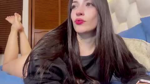 Snapshot of sophias_room chatting on June 20, 4:59 am Sophia online show from June 20, 4:59 am
