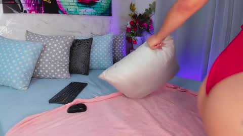Snapshot of sophicarter_ chatting on May 16, 7:56 pm online show from May 16, 7:56 pm