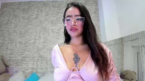 Snapshot of sophicarter_ chatting on May 19, 7:53 pm online show from May 19, 7:53 pm