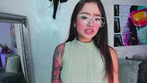 Snapshot of sophicarter_ chatting on May 29, 7:56 pm online show from May 29, 7:56 pm