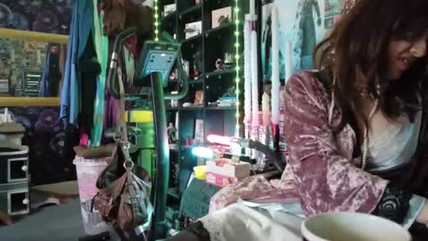 Snapshot of sophie198013 chatting on March 31, 3:01 pm Sophie Satin1980 online show from March 31, 3:01 pm