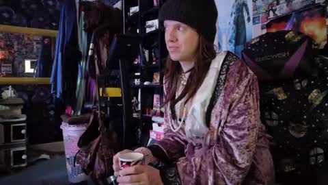 Snapshot of sophie198013 chatting on April 1, 9:43 am Sophie Satin1980 online show from April 1, 9:43 am