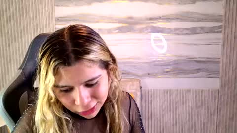 Snapshot of sophie19__ chatting on May 16, 11:53 am sophie online show from May 16, 11:53 am