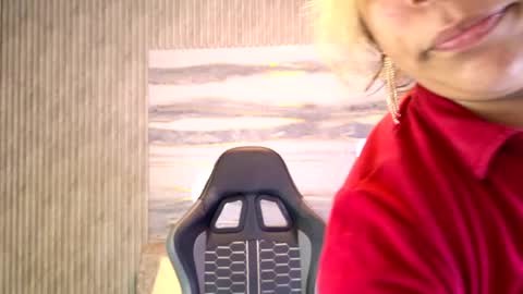 Snapshot of sophie19__ chatting on May 18, 11:38 am sophie online show from May 18, 11:38 am