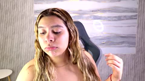 Snapshot of sophie19__ chatting on May 19, 12:11 pm sophie online show from May 19, 12:11 pm