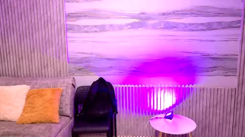 Snapshot of sophie19__ chatting on May 27, 11:18 am sophie online show from May 27, 11:18 am