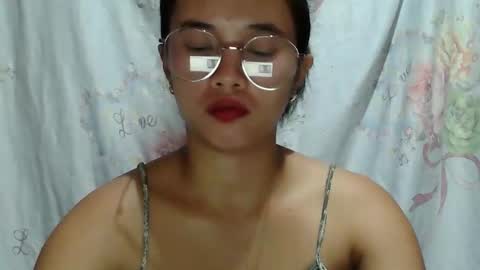 sophie_193 online show from May 17, 5:31 pm