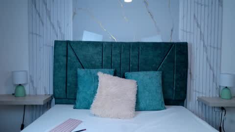 Snapshot of sophie_dearr chatting on March 25, 11:00 pm Sophie online show from March 25, 11:00 pm
