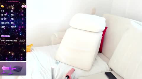 Snapshot of sophie_evanss_ chatting on January 12, 9:40 pm   online show from January 12, 9:40 pm