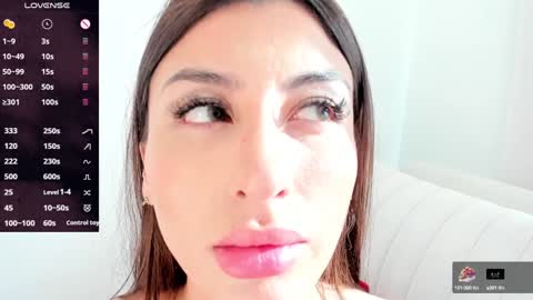 Snapshot of sophie_evanss_ chatting on January 21, 11:02 pm   online show from January 21, 11:02 pm