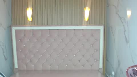 Snapshot of sophie_jones_b chatting on February 15, 12:51 am sophie_jones_b online show from February 15, 12:51 am